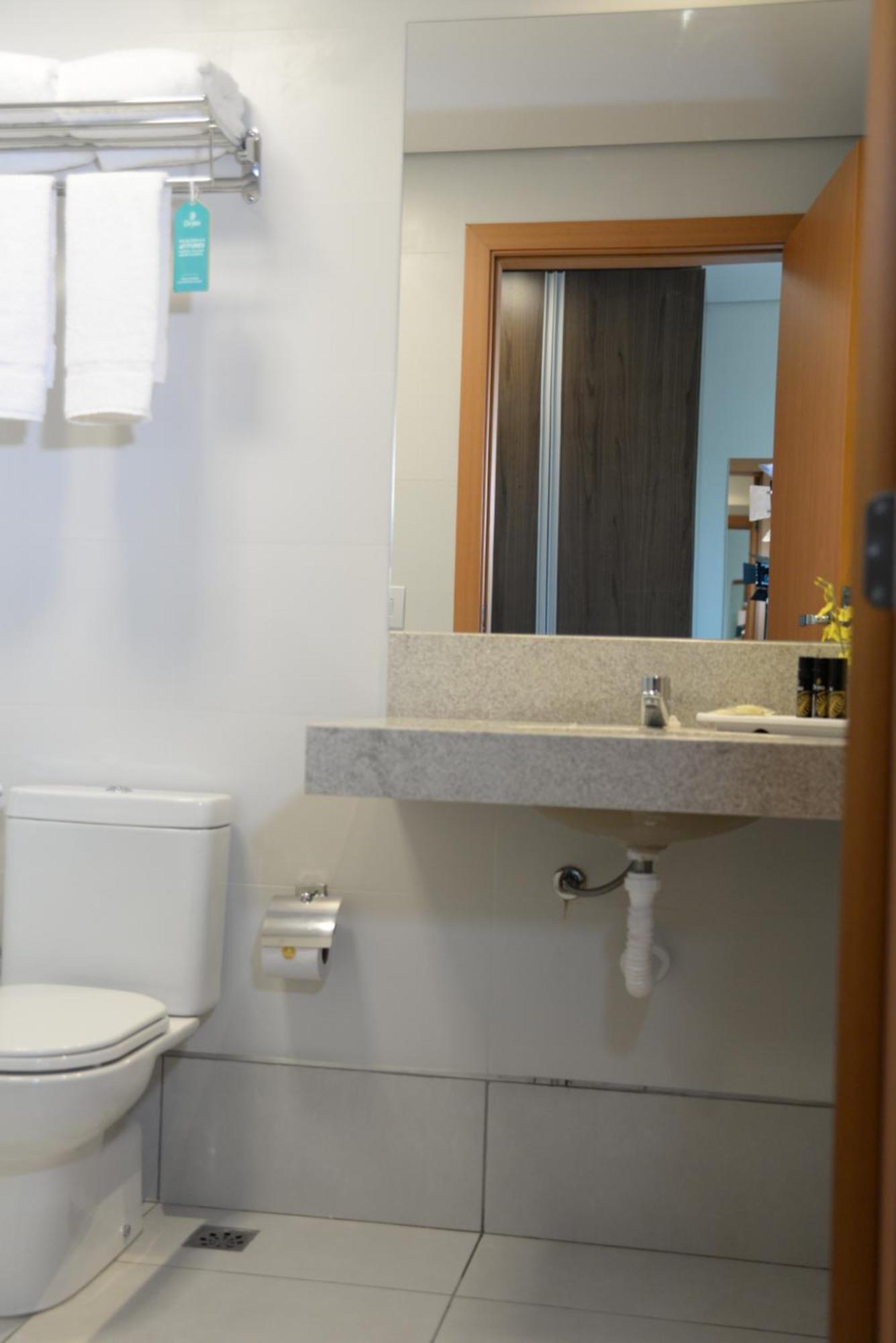Dubai Suites Montes Claros Kültér fotó
