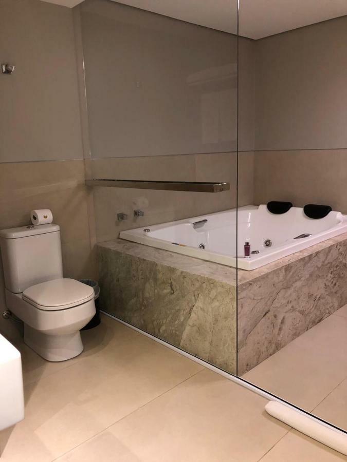 Dubai Suites Montes Claros Kültér fotó